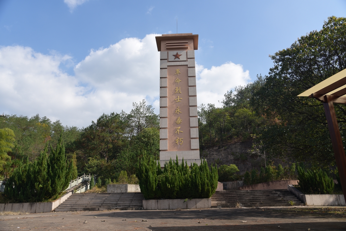 圖1.血色豐碑（聯(lián)合村烈士陵園）.jpg